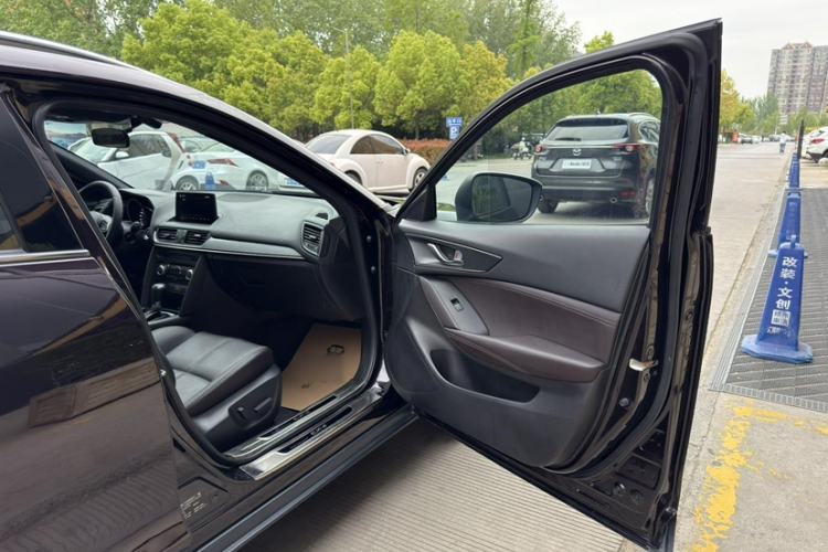 Used Mazda CX-4 2020 2.0L Automatic Two-Wheel Drive Blue Sky Leading Edition Interior 6