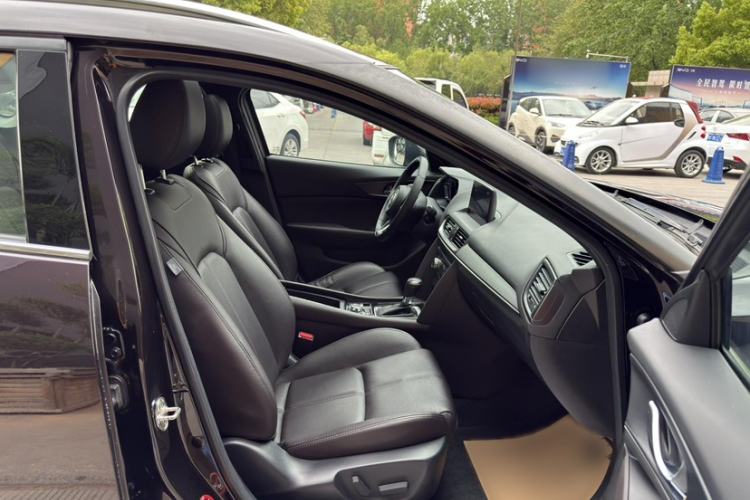 Used Mazda CX-4 2020 2.0L Automatic Two-Wheel Drive Blue Sky Leading Edition Interior 8
