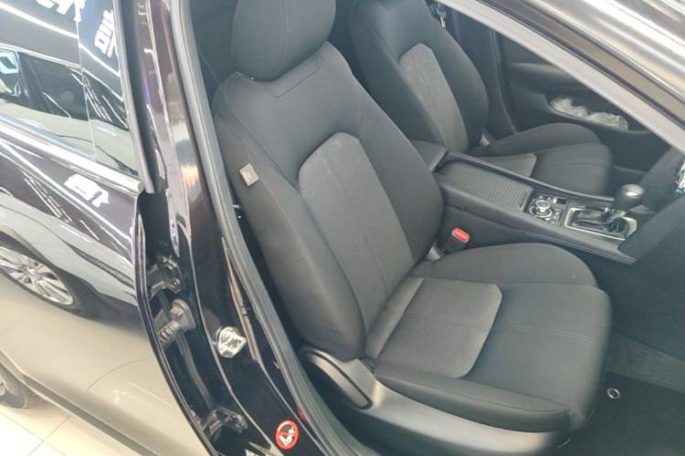 Used Mazda CX-4 2020 2.0L Automatic Two-Wheel Drive Blue Sky Dynamic Edition Right Front Seat