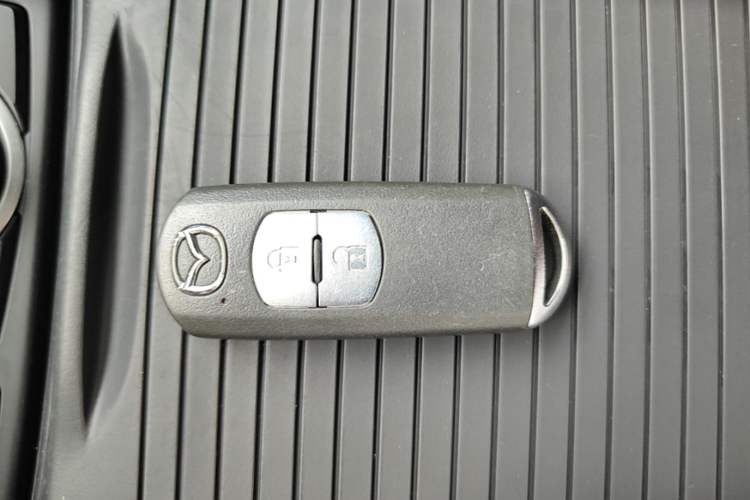 Used Mazda CX-4 2020 2.0L Automatic Two-Wheel Drive Blue Sky Luxury Edition Vehicle Key
