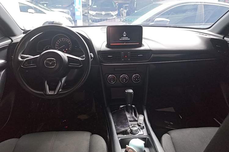 Used Mazda CX-4 2020 2.0L Automatic Two-Wheel Drive Blue Sky Youth Edition Center Console