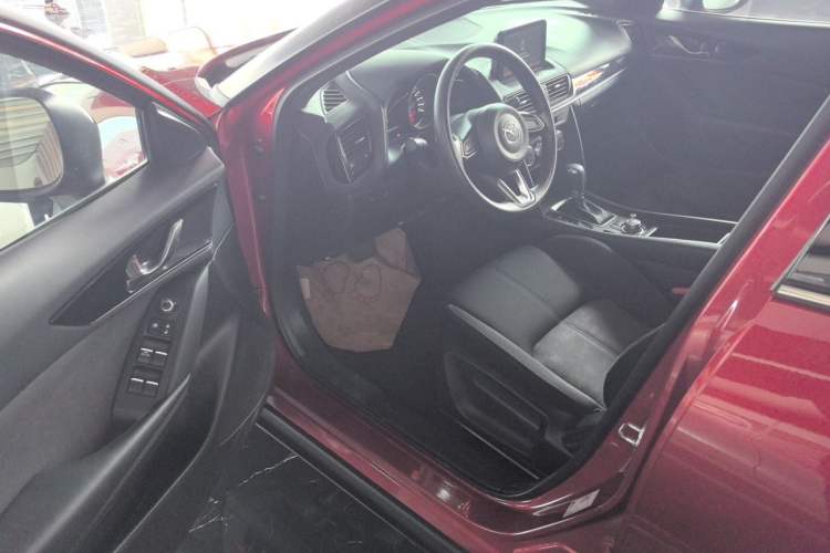 Used Mazda CX-4 2020 2.0L Automatic Two-Wheel Drive Blue Sky Dynamic Edition Driver Seat