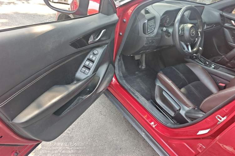 Used Mazda CX-4 2020 2.0L Automatic Two-Wheel Drive Blue Sky Dynamic Edition Driver Seat