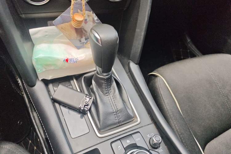 Used Mazda CX-4 2020 2.0L Automatic Two-Wheel Drive Blue Sky Youth Edition Gear Lever