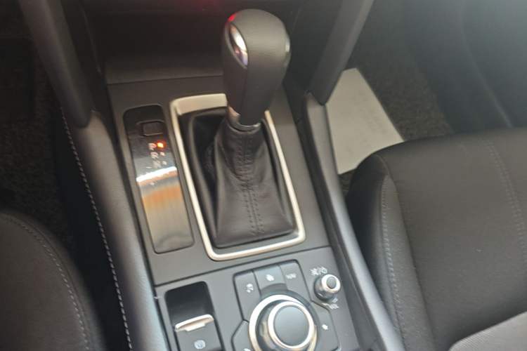 Used Mazda CX-4 2020 2.0L Automatic Two-Wheel Drive Blue Sky Exploration Edition Gear Lever