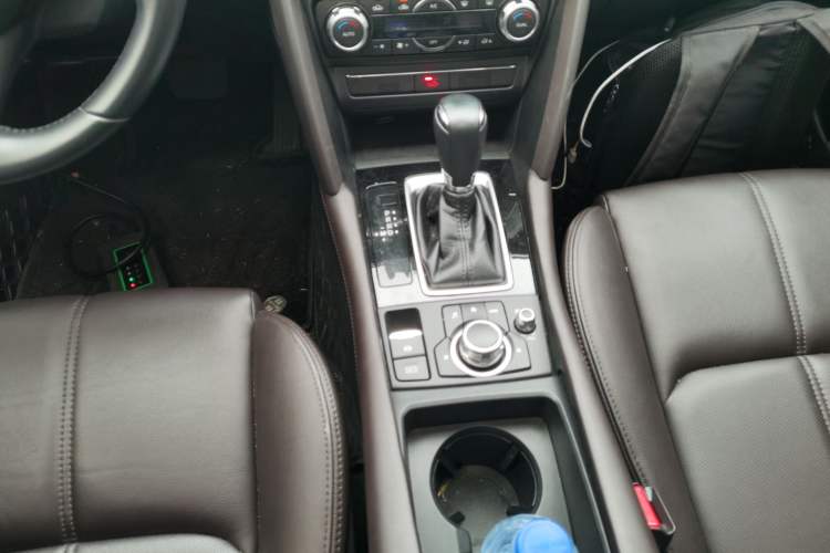 Used Mazda CX-4 2020 2.0L Automatic Two-Wheel Drive Blue Sky Luxury Edition Gear Lever