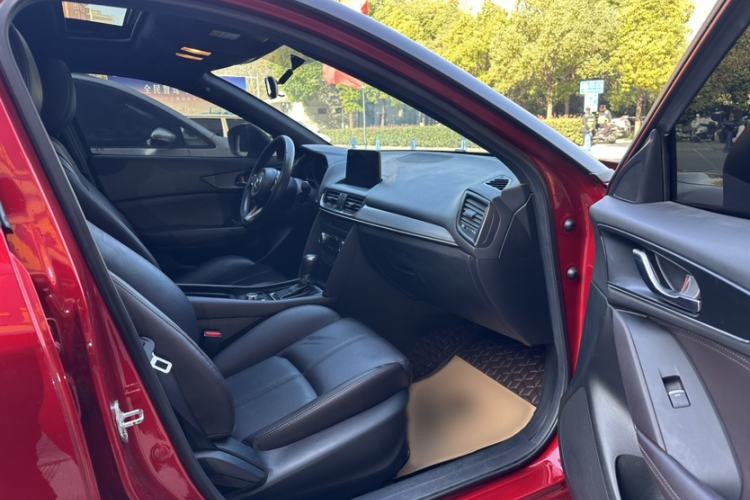 Used Mazda CX-4 2020 2.0L Automatic Two-Wheel Drive Blue Sky Luxury Edition Interior 5
