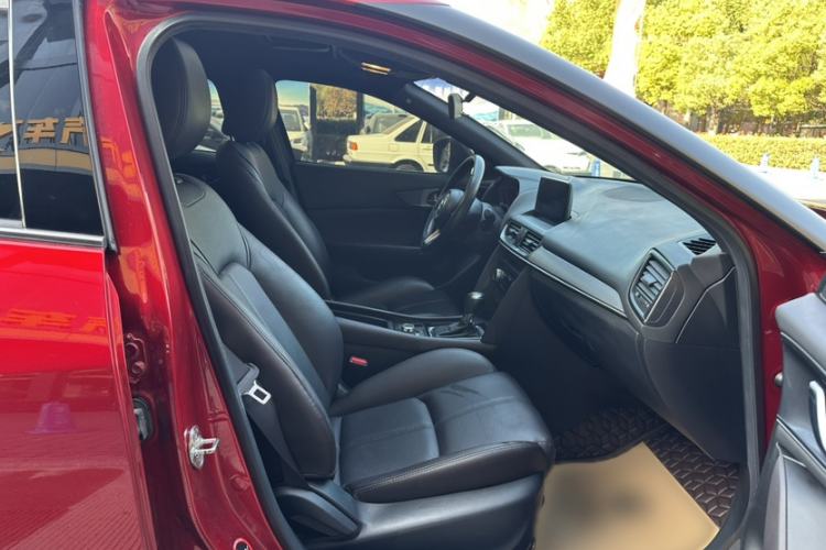 Used Mazda CX-4 2020 2.0L Automatic Two-Wheel Drive Blue Sky Luxury Edition Interior 8