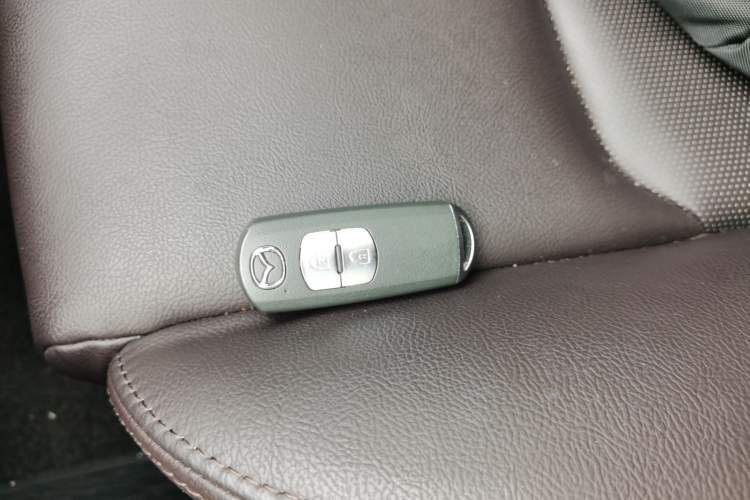 Used Mazda CX-4 2020 2.0L Automatic Two-Wheel Drive Blue Sky Luxury Edition Vehicle Key