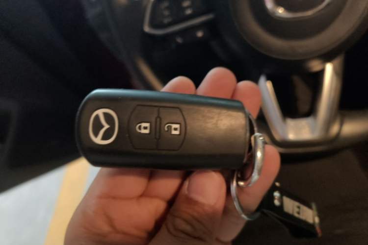 Used Mazda CX-4 2020 2.0L Automatic Two-Wheel Drive Blue Sky Luxury Edition Vehicle Key