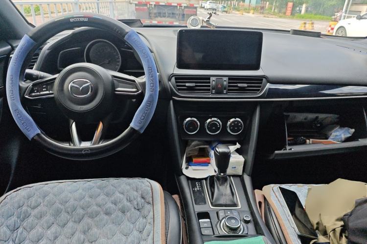 Used Mazda CX-4 2020 2.0L Automatic Two-Wheel Drive Blue Sky Dynamic Edition Center Console
