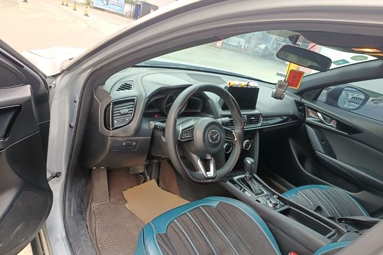 Used Mazda CX-4 2020 2.0L Automatic Two-Wheel Drive Blue Sky Dynamic Edition Center Console