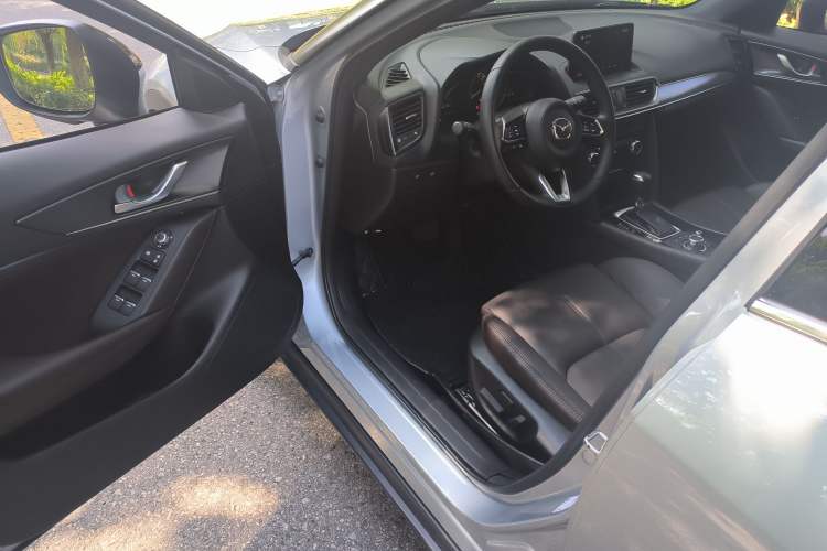 Used Mazda CX-4 2020 2.0L Automatic Two-Wheel Drive Blue Sky Luxury Edition Driver Seat