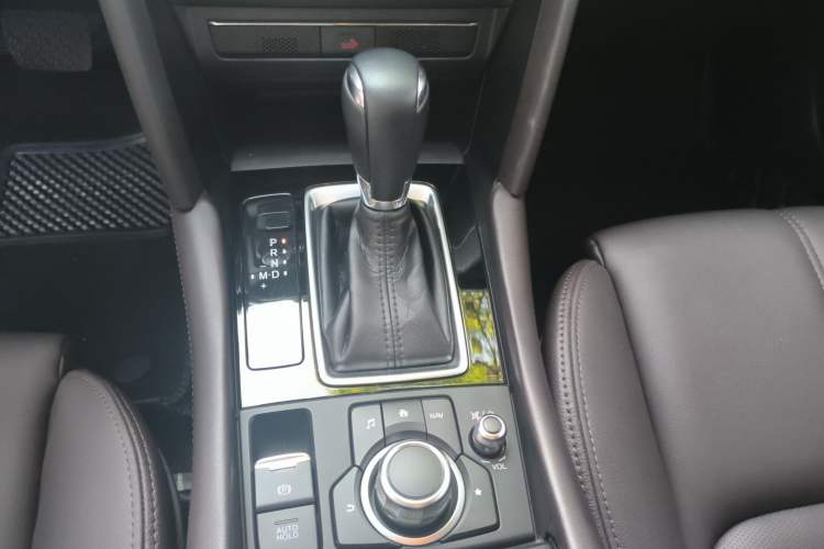 Used Mazda CX-4 2020 2.0L Automatic Two-Wheel Drive Blue Sky Luxury Edition Gear Lever