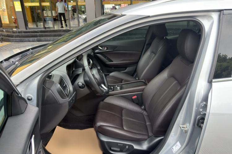 Used Mazda CX-4 2020 2.0L Automatic Two-Wheel Drive Blue Sky Luxury Edition Interior 11