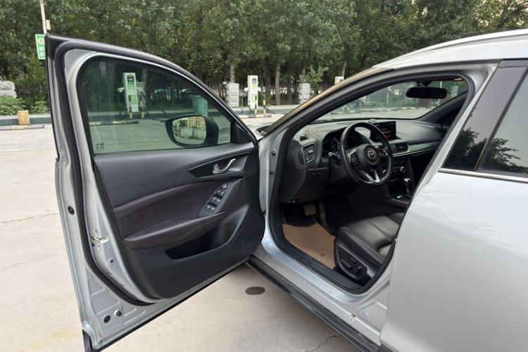 Used Mazda CX-4 2020 2.0L Automatic Two-Wheel Drive Blue Sky Luxury Edition Interior 3