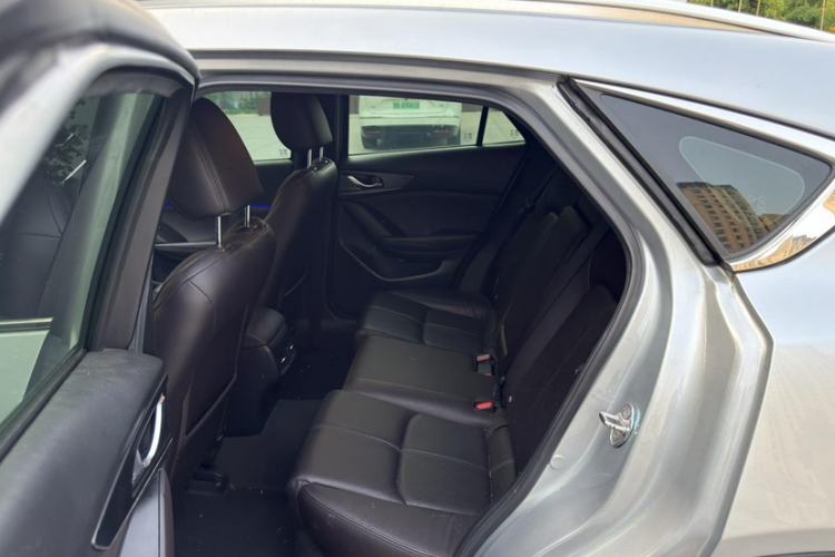 Used Mazda CX-4 2020 2.0L Automatic Two-Wheel Drive Blue Sky Luxury Edition Interior 5