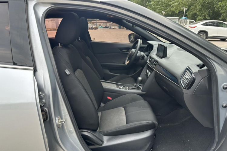 Used Mazda CX-4 2020 2.0L Automatic Two-Wheel Drive Blue Sky Dynamic Edition Interior 5