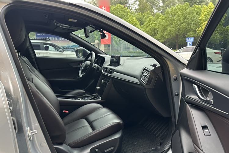 Used Mazda CX-4 2020 2.0L Automatic Two-Wheel Drive Blue Sky Leading Edition Interior 6
