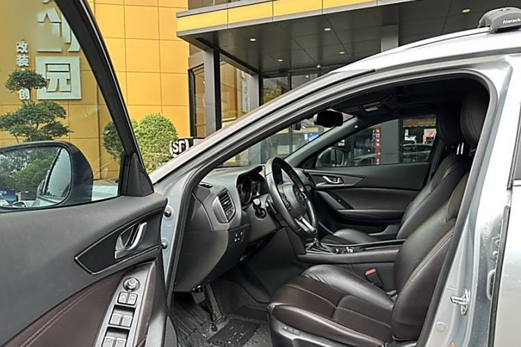 Used Mazda CX-4 2020 2.0L Automatic Two-Wheel Drive Blue Sky Leading Edition Interior 7