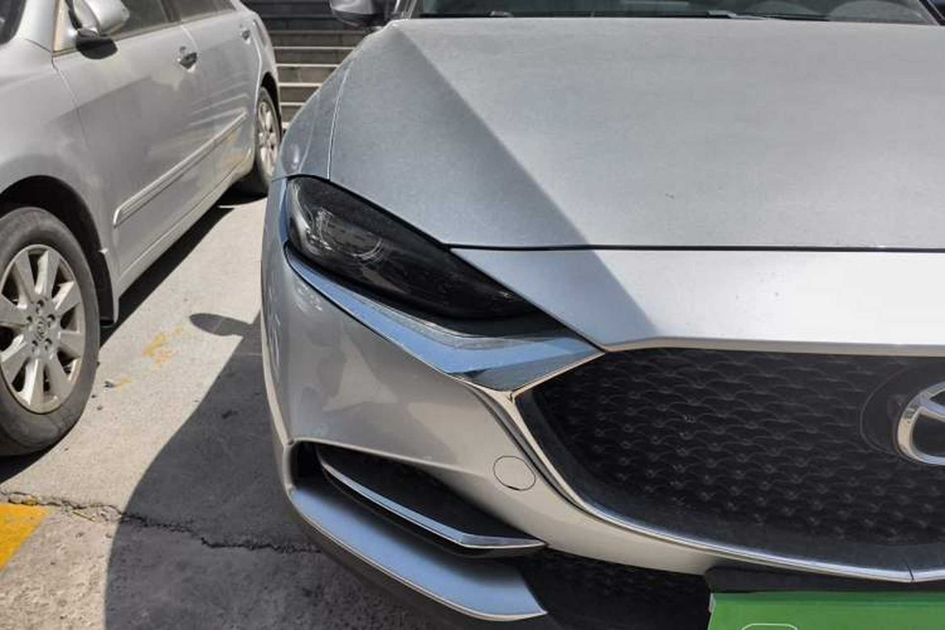 Used Mazda CX-4 2020 2.0L Automatic Two-Wheel Drive Blue Sky Luxury Edition Right Front Headlight