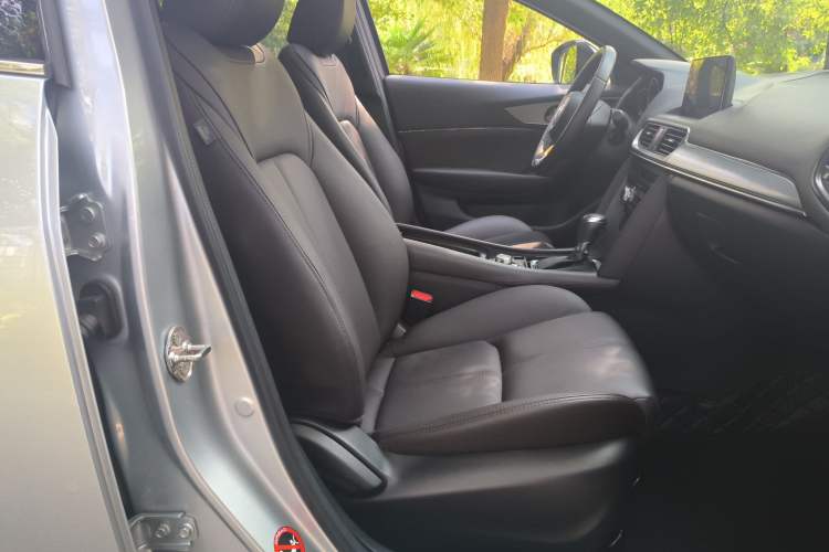 Used Mazda CX-4 2020 2.0L Automatic Two-Wheel Drive Blue Sky Luxury Edition Right Front Seat