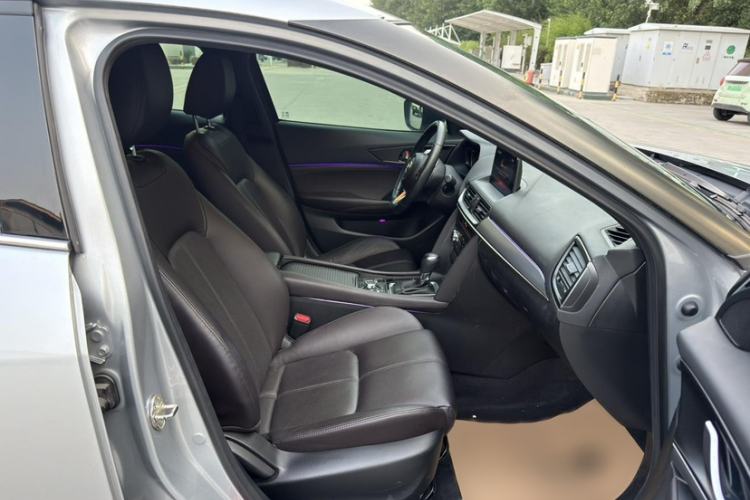 Used Mazda CX-4 2020 2.0L Automatic Two-Wheel Drive Blue Sky Luxury Edition Right Front Seat