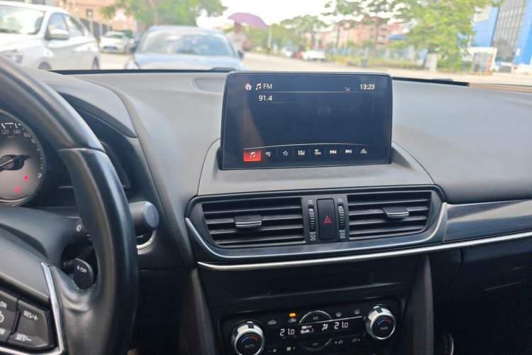 Used Mazda CX-4 2020 2.5L Automatic 2WD Sky-Drive Fun Edition Audio And AC Panel