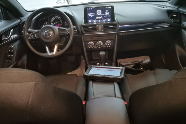 Used Mazda CX-4 2020 2.0L Automatic Two-Wheel Drive Blue Sky Dynamic Edition Center Console