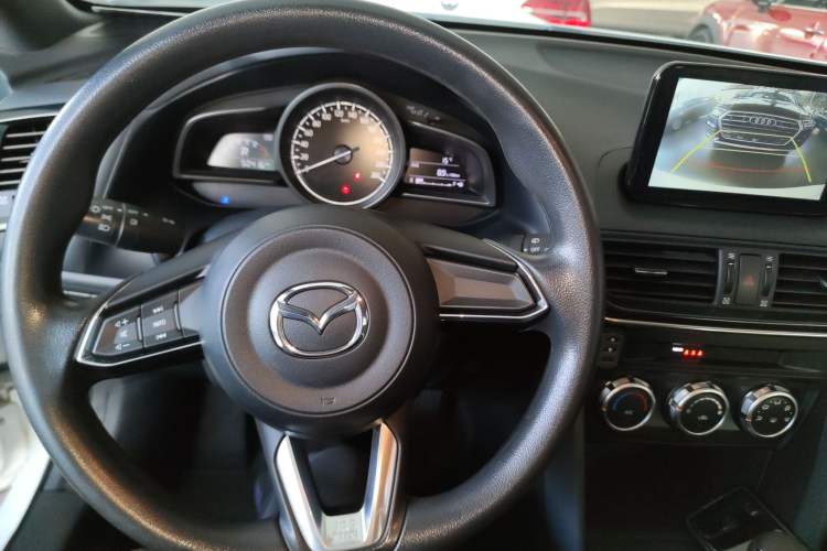 Used Mazda CX-4 2020 2.0L Automatic Two-Wheel Drive Blue Sky Youth Edition Center Console