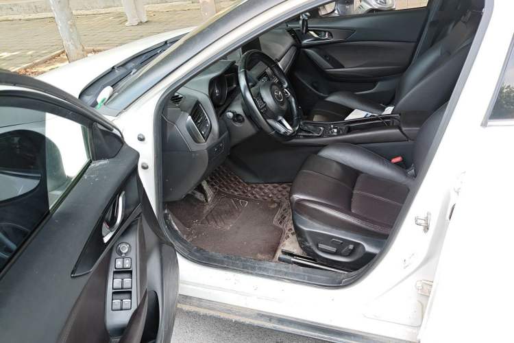 Used Mazda CX-4 2020 2.0L Automatic Two-Wheel Drive Blue Sky Luxury Edition Driver Seat