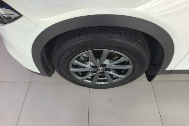 Used Mazda CX-4 2020 2.0L Automatic Two-Wheel Drive Blue Sky Dynamic Edition Exterior 4