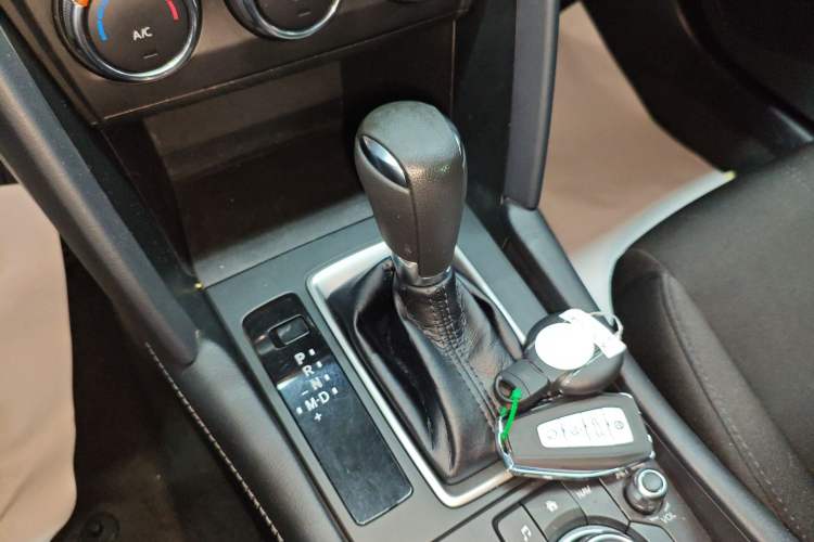 Used Mazda CX-4 2020 2.0L Automatic Two-Wheel Drive Blue Sky Youth Edition Gear Lever