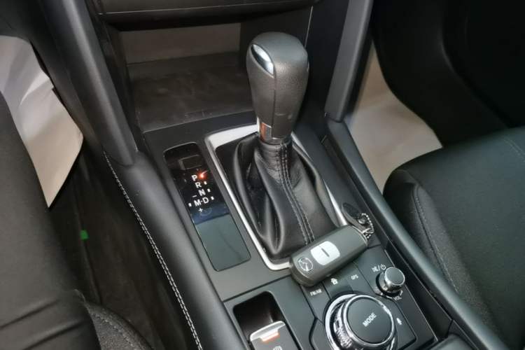 Used Mazda CX-4 2020 2.0L Automatic Two-Wheel Drive Blue Sky Dynamic Edition Gear Lever