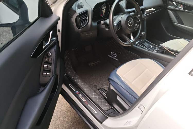 Used Mazda CX-4 2020 2.0L Automatic Two-Wheel Drive Blue Sky Dynamic Edition Interior 3