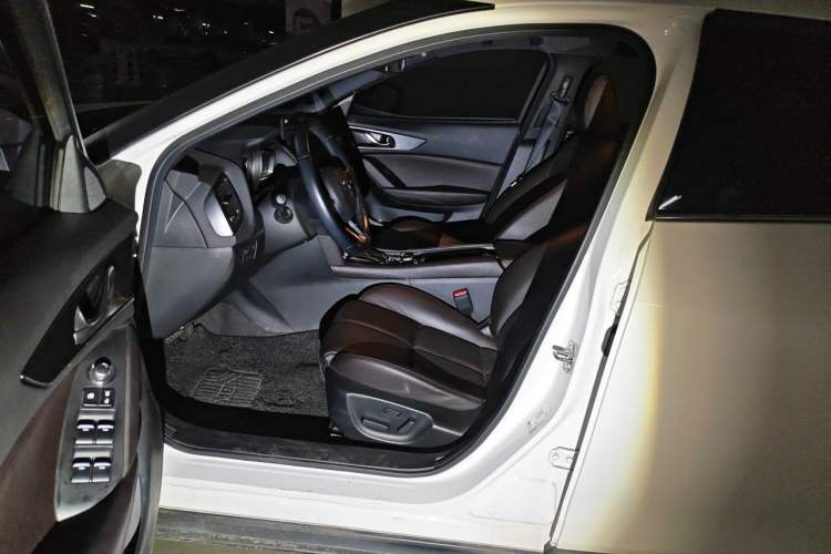 Used Mazda CX-4 2020 2.0L Automatic Two-Wheel Drive Blue Sky Luxury Edition Left Front Seat