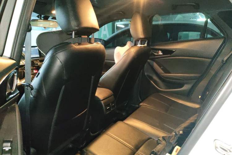 Used Mazda CX-4 2020 2.0L Automatic Two-Wheel Drive Blue Sky Dynamic Edition Left Rear Seat
