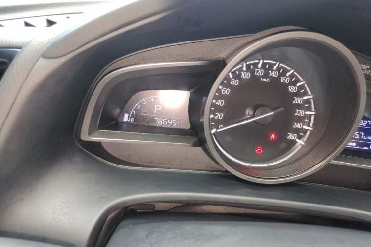 Used Mazda CX-4 2020 2.0L Automatic Two-Wheel Drive Blue Sky Dynamic Edition Odometer Close Up