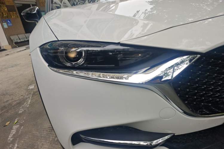 Used Mazda CX-4 2020 2.0L Automatic Two-Wheel Drive Blue Sky Dynamic Edition Right Front Headlight