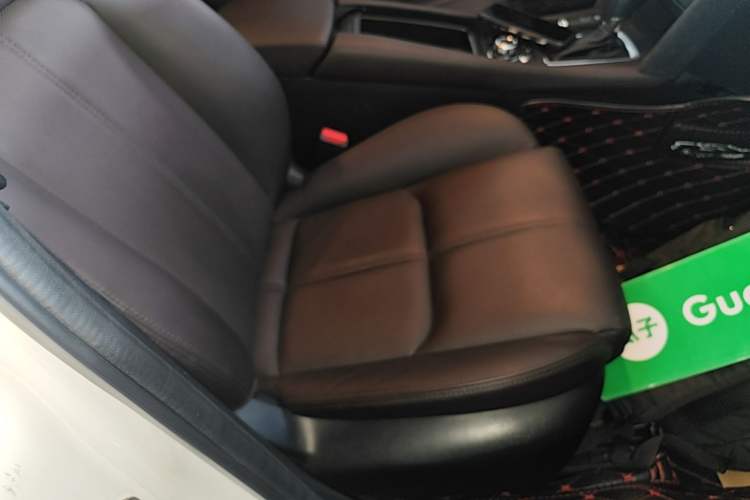 Used Mazda CX-4 2020 2.0L Automatic Two-Wheel Drive Blue Sky Luxury Edition Right Front Seat
