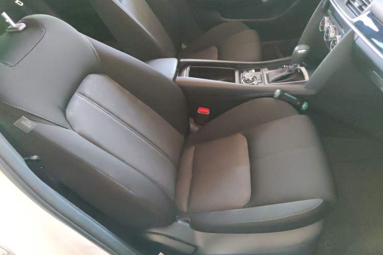 Used Mazda CX-4 2020 2.0L Automatic Two-Wheel Drive Blue Sky Youth Edition Right Front Seat