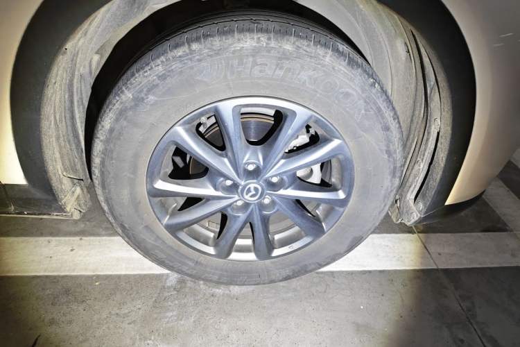 Used Mazda CX-4 2020 2.0L Automatic Two-Wheel Drive Blue Sky Luxury Edition Right Front Wheel Hub