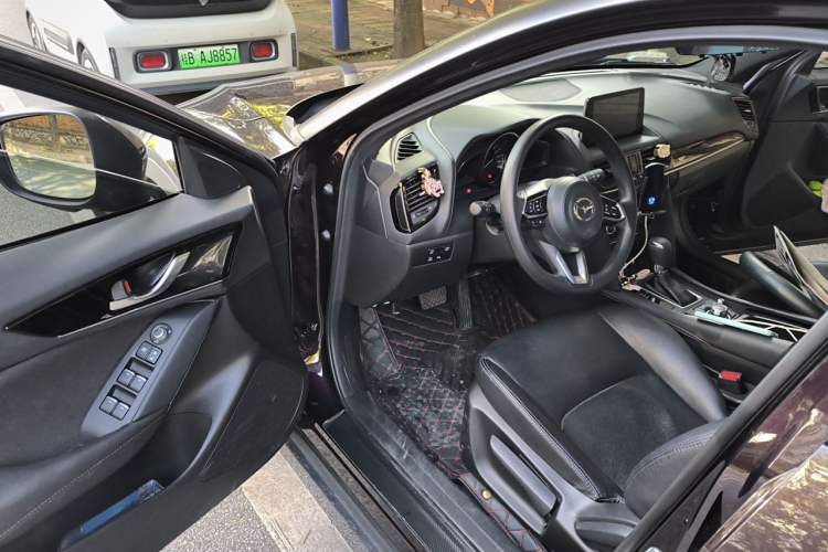Used Mazda CX-4 2021 2.0L Automatic Two-Wheel Drive Blue Sky Exploration Edition Interior 3