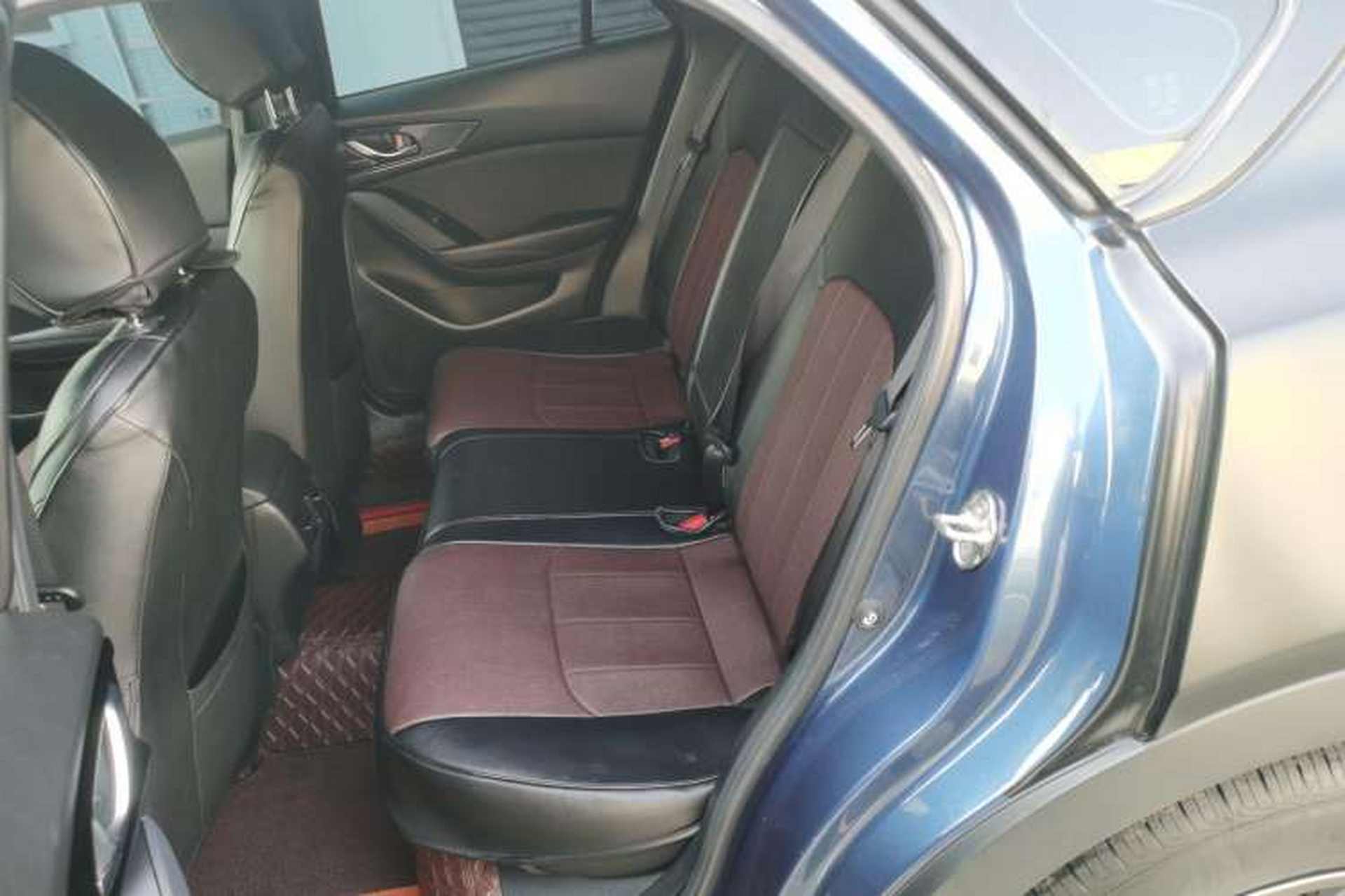 Used Mazda CX-4 2021 2.0L Automatic Two-Wheel Drive Blue Sky Exploration Edition Left Rear Seat