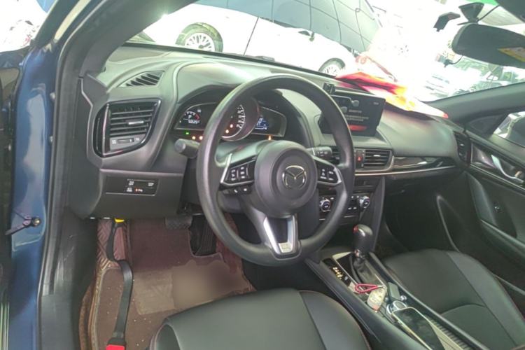 Used Mazda CX-4 2021 2.0L Automatic Two-Wheel Drive Blue Sky Exploration Edition Center Console
