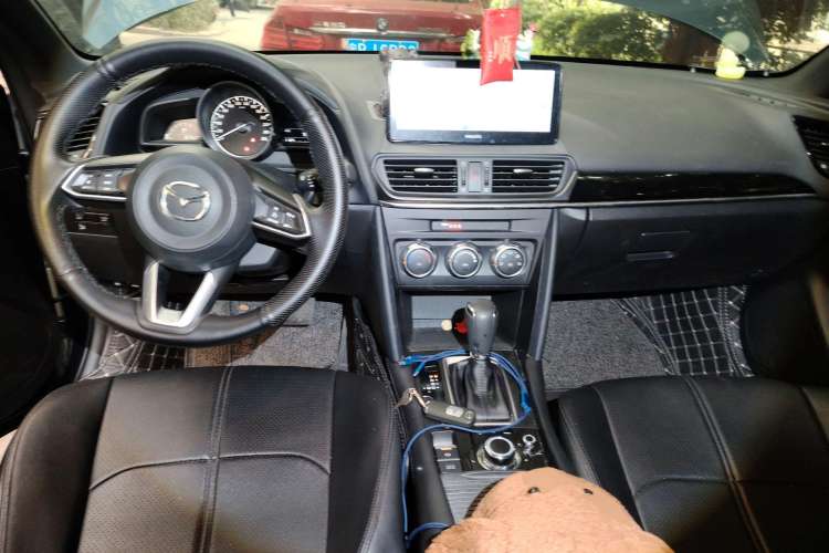Used Mazda CX-4 2021 2.0L Automatic Two-Wheel Drive Blue Sky Dynamic Edition Center Console