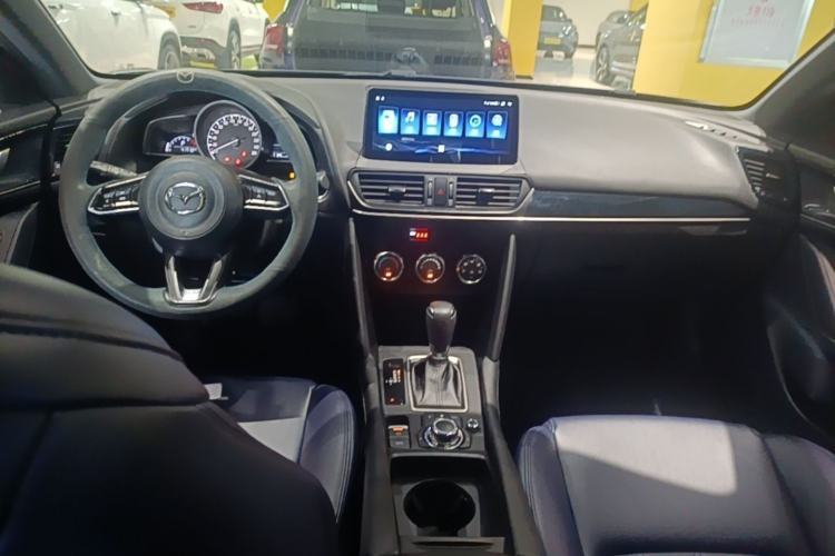 Used Mazda CX-4 2021 2.0L Automatic Two-Wheel Drive Blue Sky Dynamic Edition Center Console