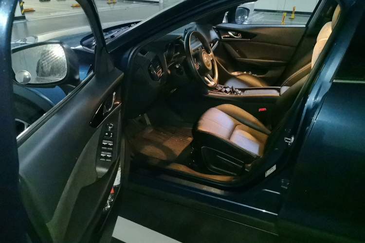 Used Mazda CX-4 2021 2.0L Automatic Two-Wheel Drive Blue Sky Dynamic Edition Driver Seat