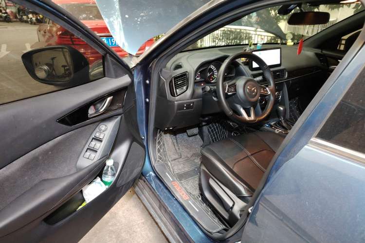Used Mazda CX-4 2021 2.0L Automatic Two-Wheel Drive Blue Sky Dynamic Edition Driver Seat