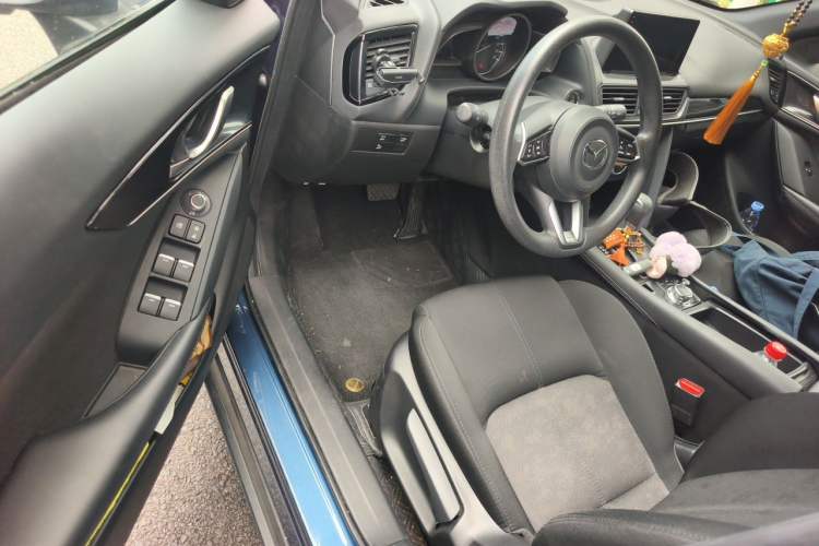 Used Mazda CX-4 2021 2.0L Automatic Two-Wheel Drive Blue Sky Dynamic Edition Driver Seat